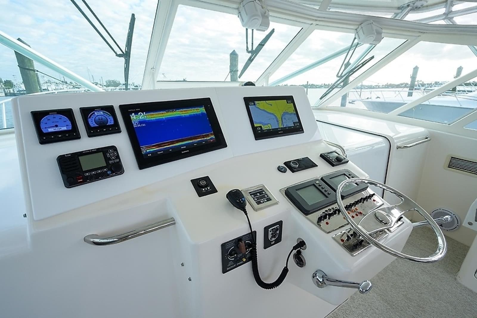 2005 Cabo 45 Express - Photo 15