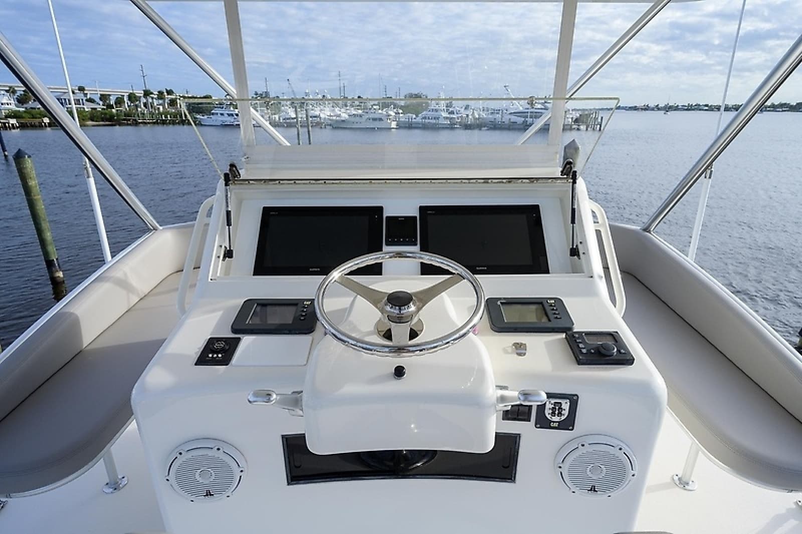 2005 Cabo 45 Express - Photo 14