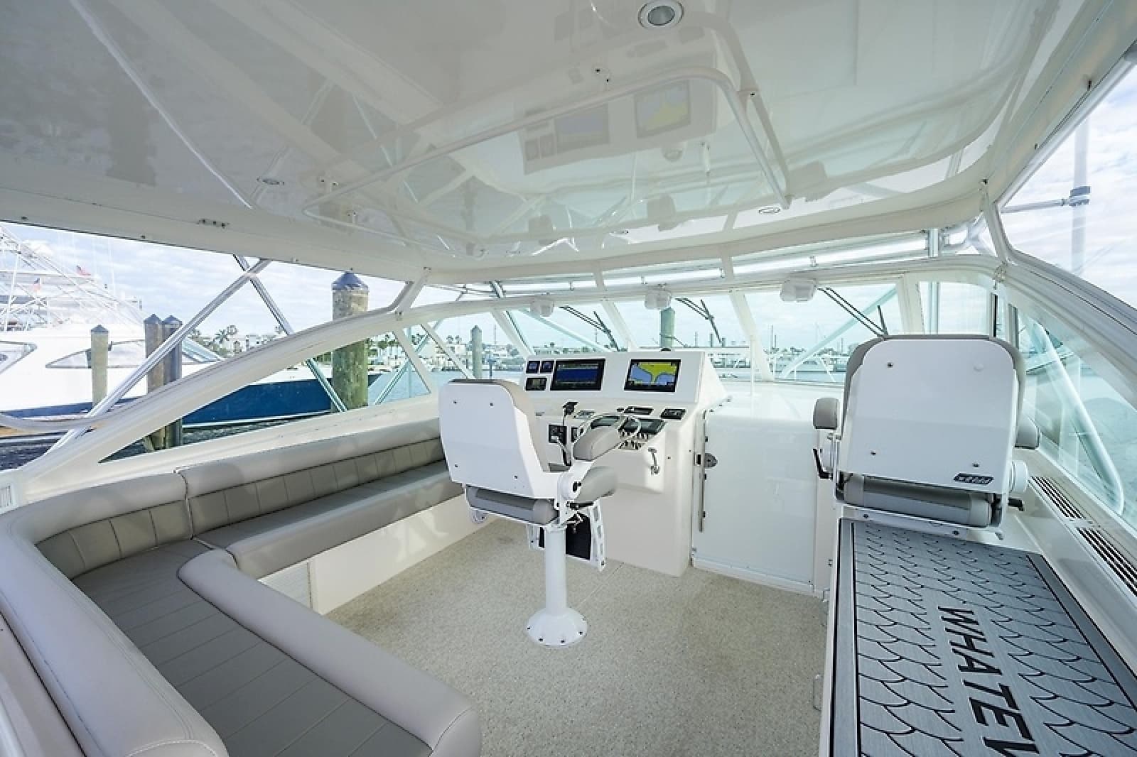 2005 Cabo 45 Express - Photo 23