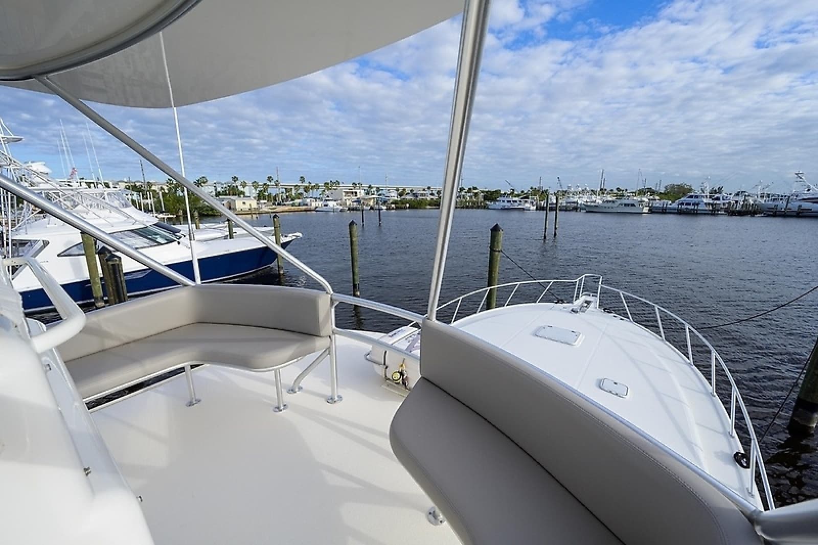 2005 Cabo 45 Express - Photo 4