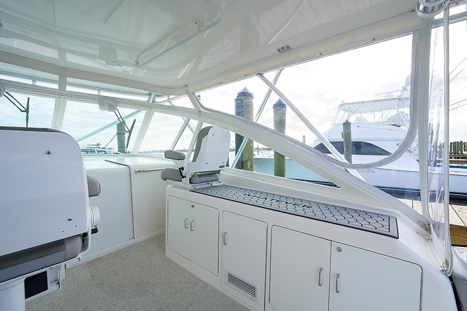 2005 Cabo 45 Express - Photo 12