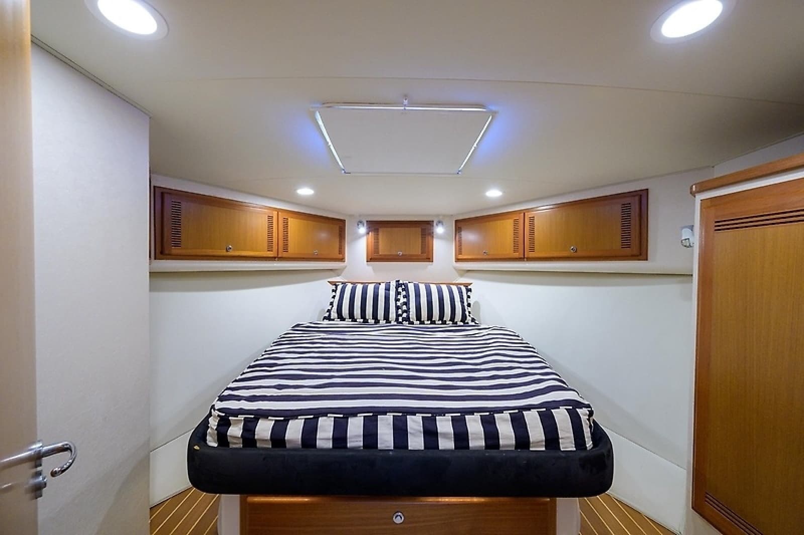 2005 Cabo 45 Express - Photo 30