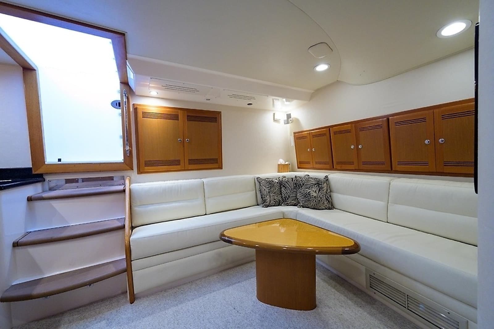 2005 Cabo 45 Express - Photo 26
