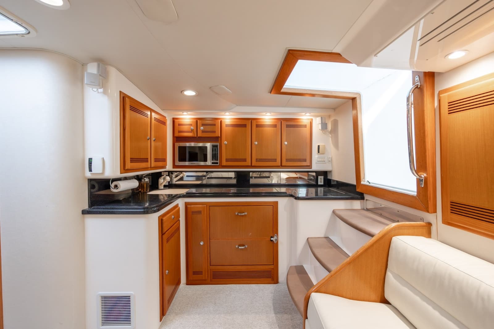 2005 Cabo 45 Express - Photo 75