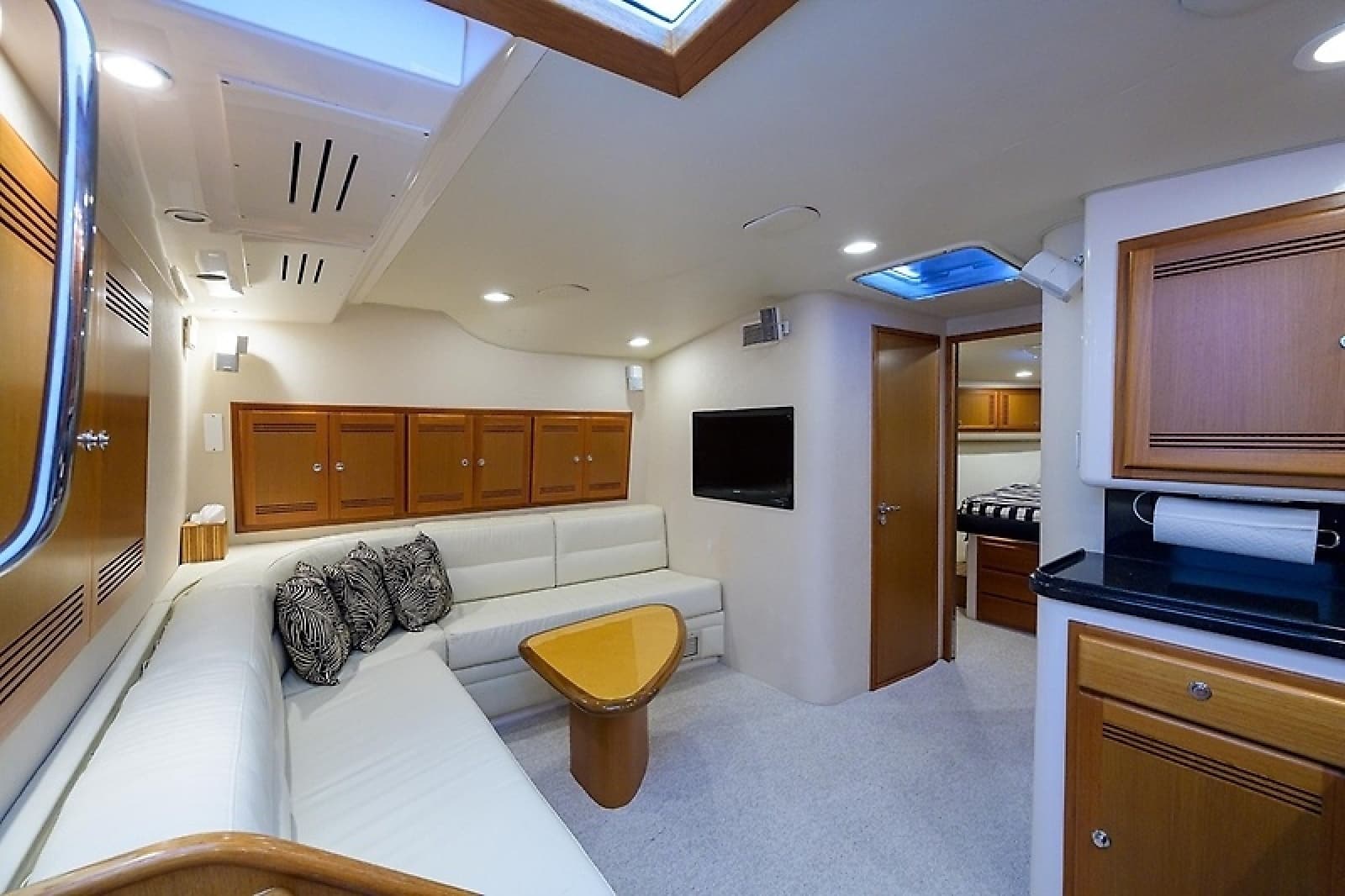 2005 Cabo 45 Express - Photo 25
