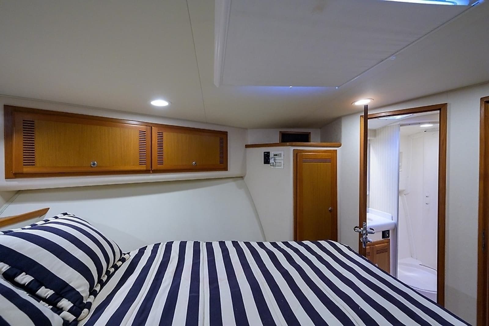 2005 Cabo 45 Express - Photo 28