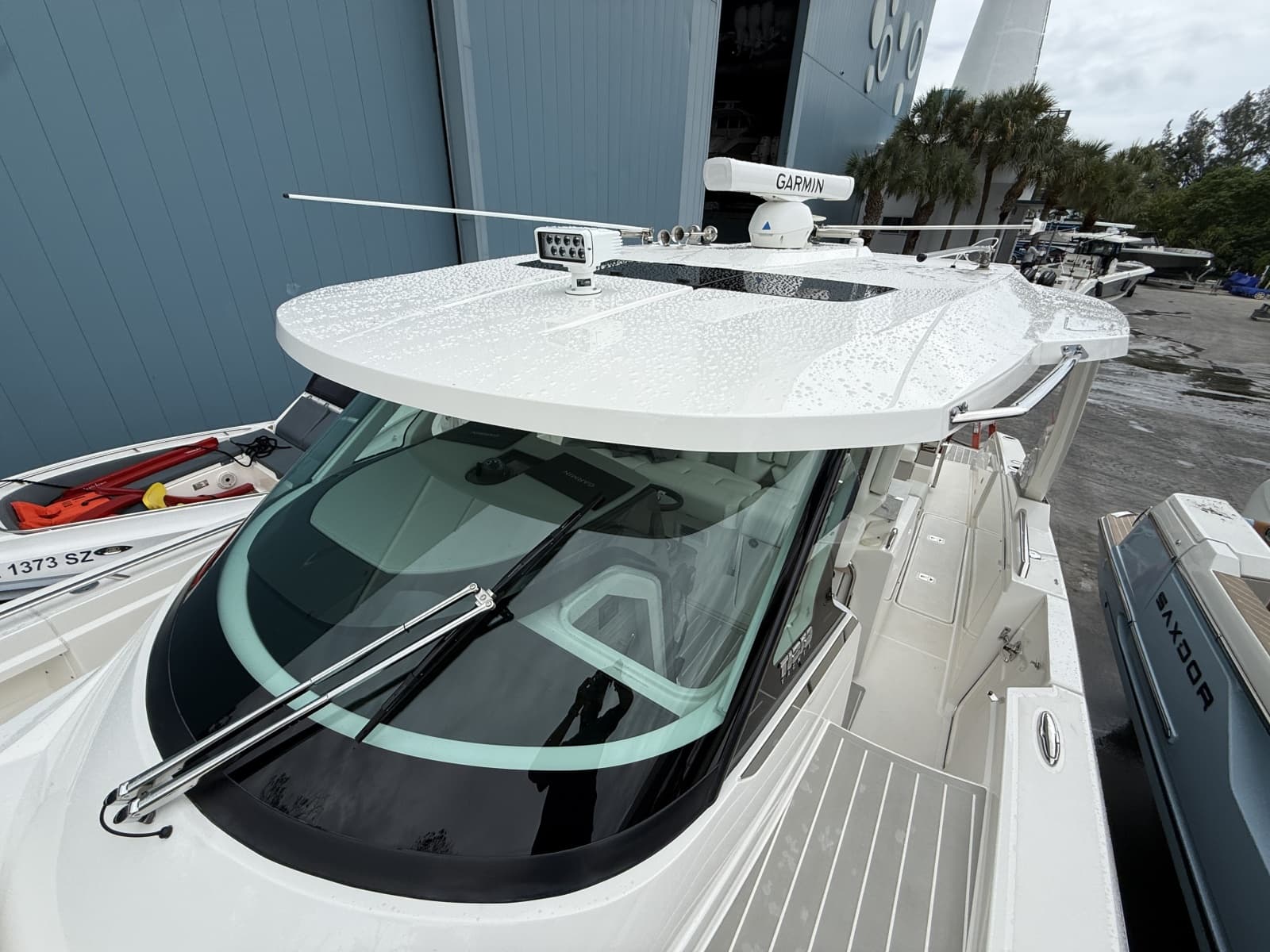 2025 Tiara Yachts 38LS - Photo 10