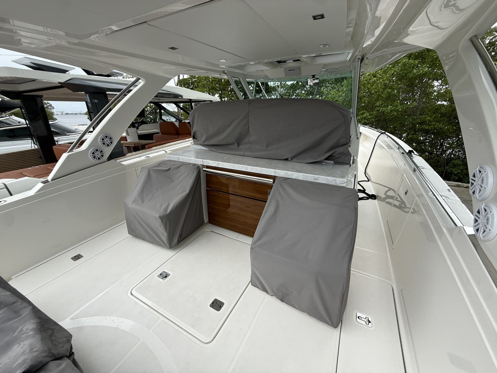 2025 Tiara Yachts 38LS - Photo 20