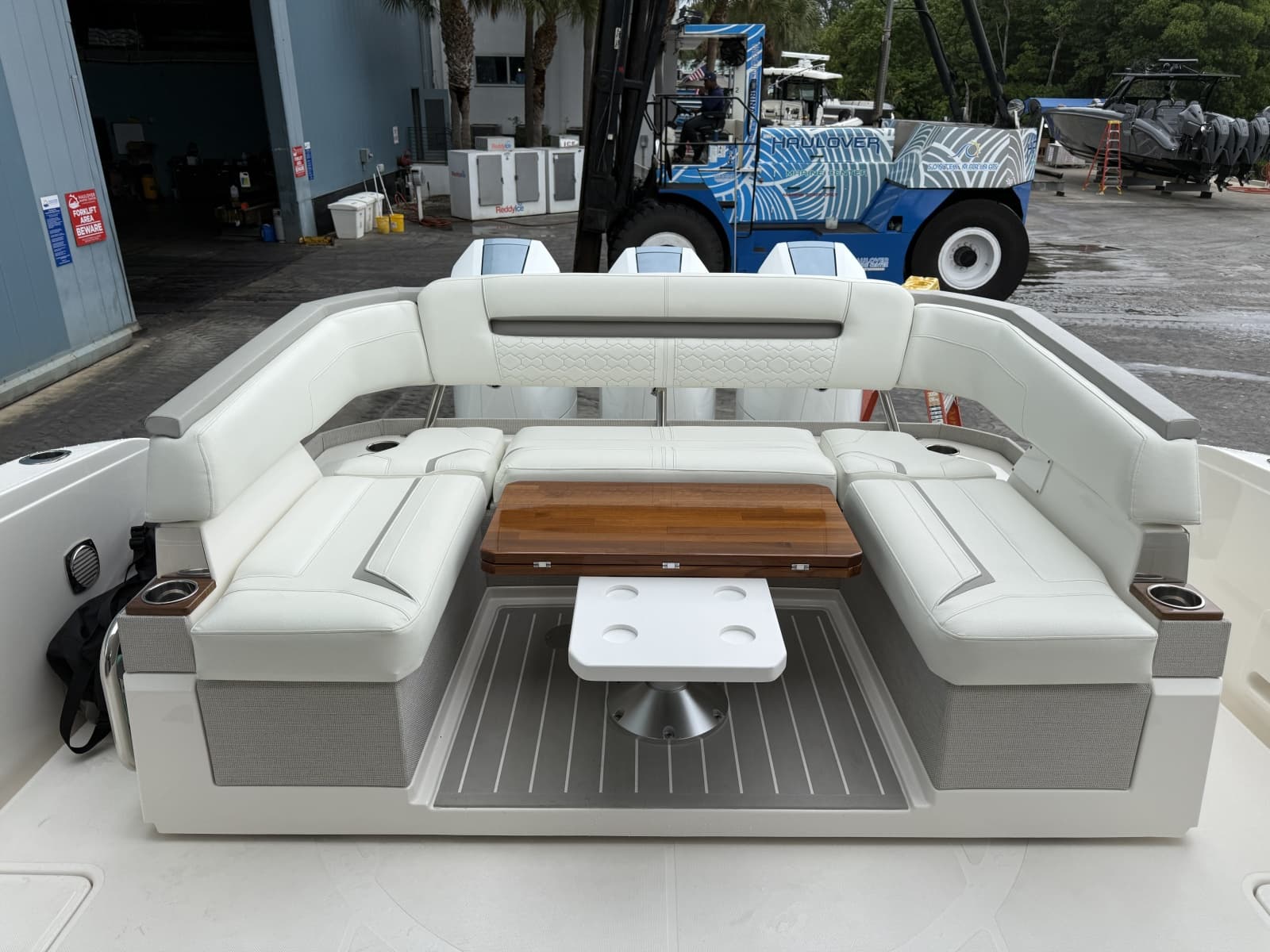 2025 Tiara Yachts 38LS - Photo 18