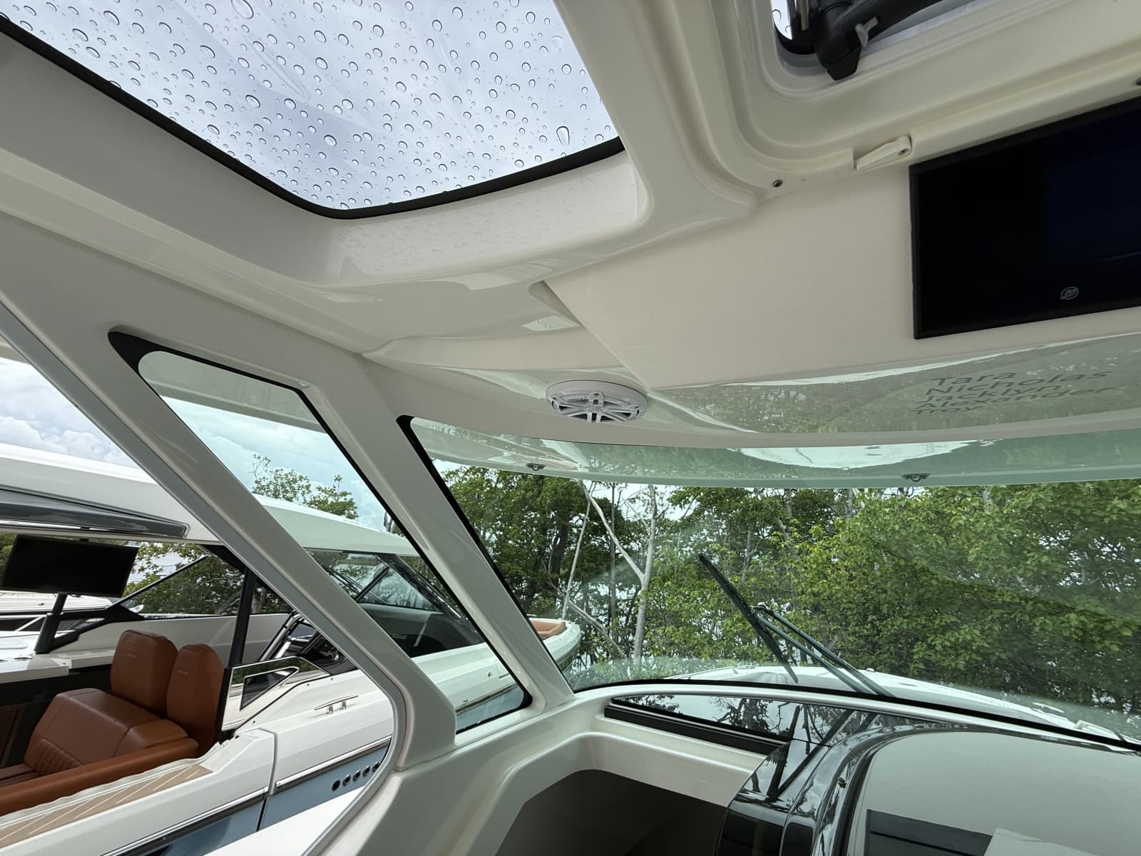 2025 Tiara Yachts 38LS - Photo 11