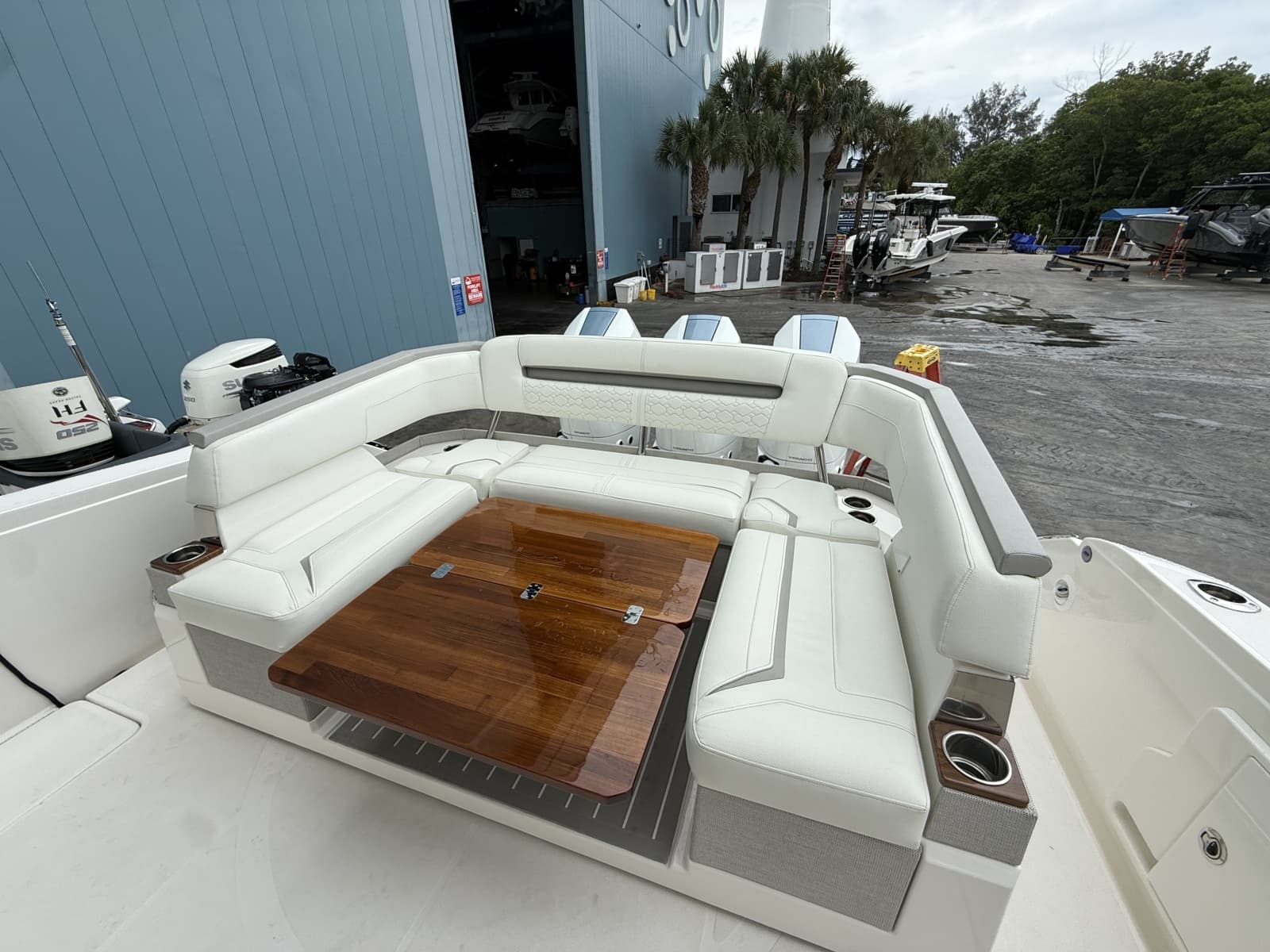 2025 Tiara Yachts 38LS - Photo 19