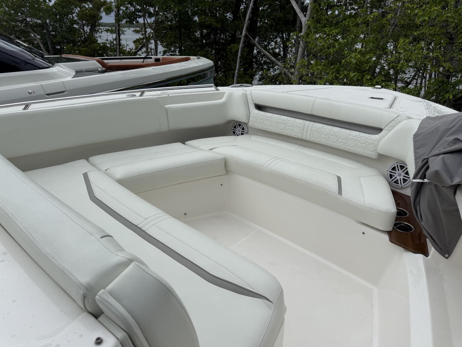 2025 Tiara Yachts 38LS - Photo 17