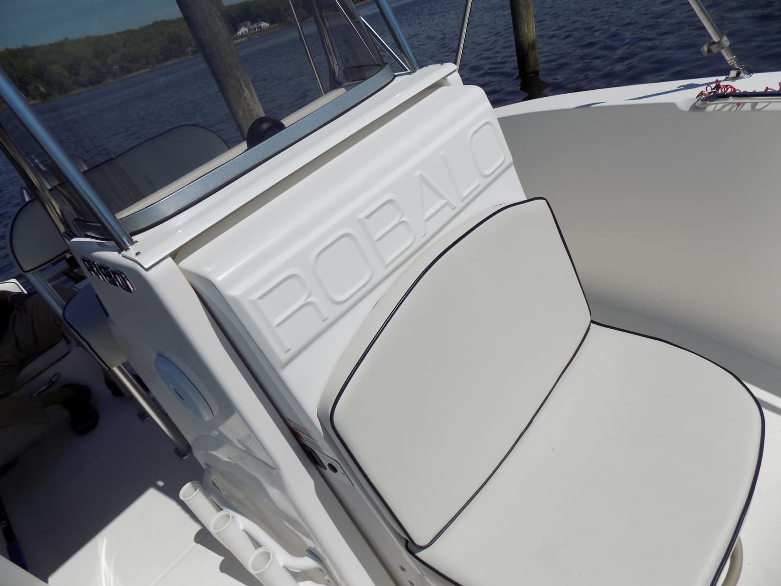 2017 Robalo R180 - Photo 6