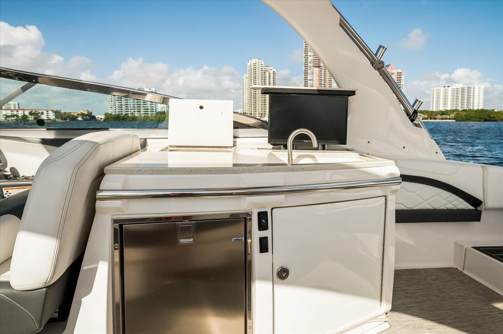 2019 Regal 33 OBX - Photo 11