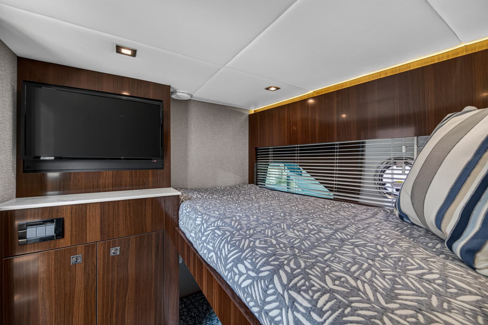 2023 Cruisers Yachts 50 CANTIUS - Photo 76