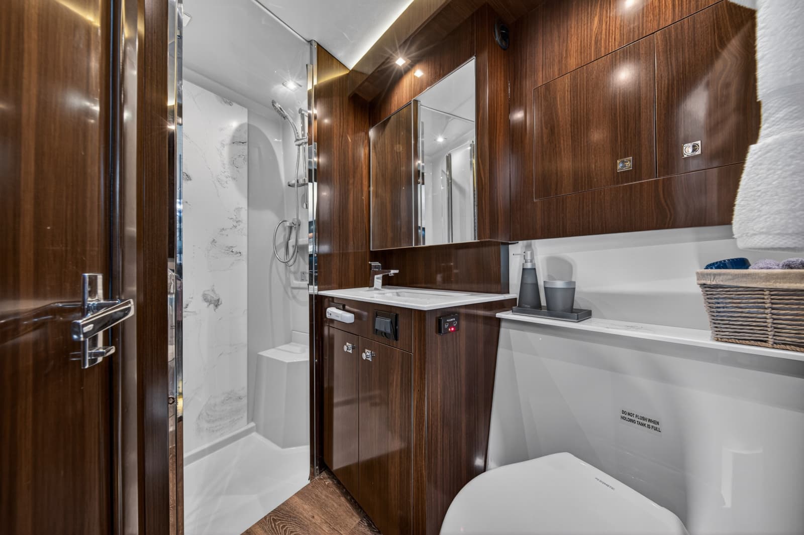 2023 Cruisers Yachts 50 CANTIUS - Photo 69
