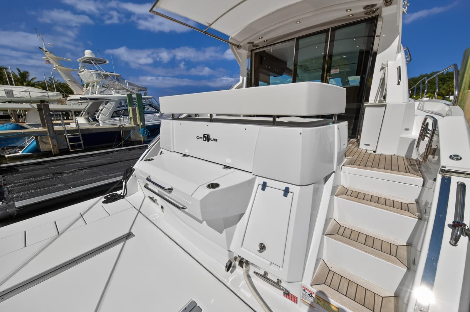 2023 Cruisers Yachts 50 CANTIUS - Photo 25