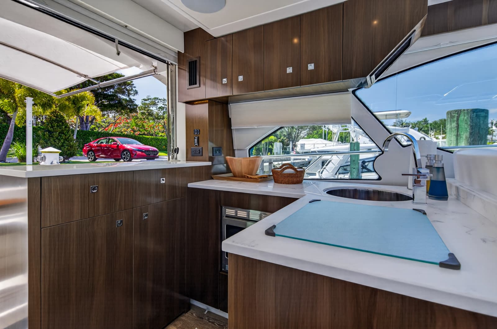 2023 Cruisers Yachts 50 CANTIUS - Photo 36