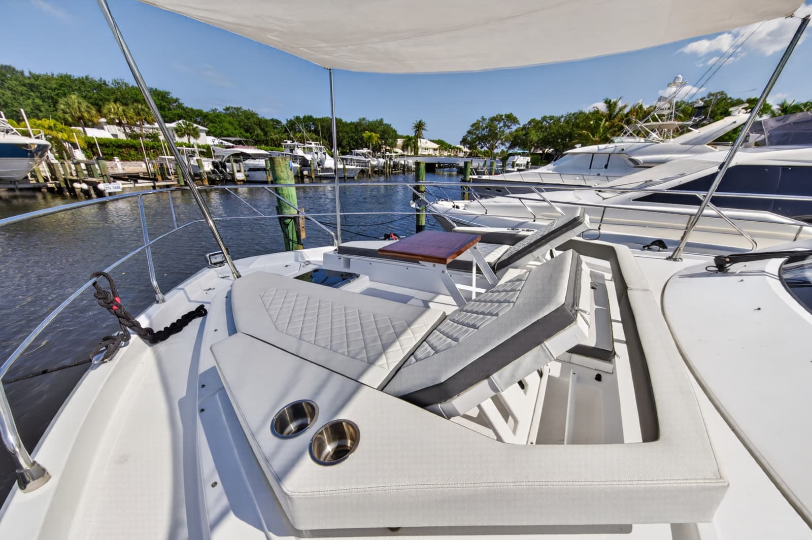 2023 Cruisers Yachts 50 CANTIUS - Photo 8