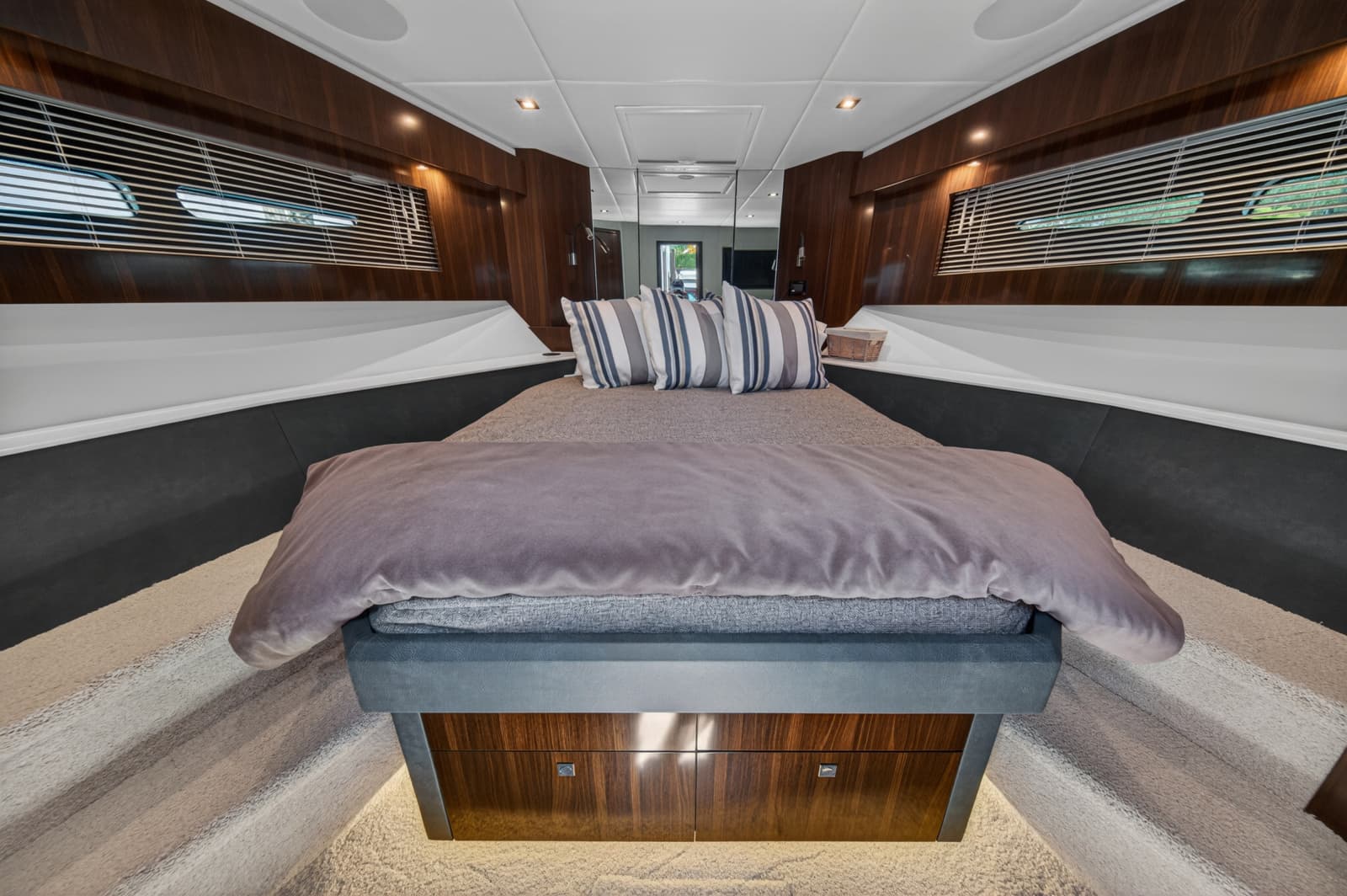 2023 Cruisers Yachts 50 CANTIUS - Photo 61