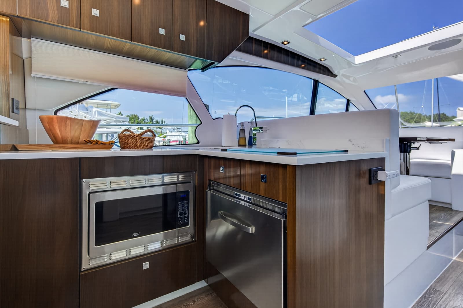2023 Cruisers Yachts 50 CANTIUS - Photo 39
