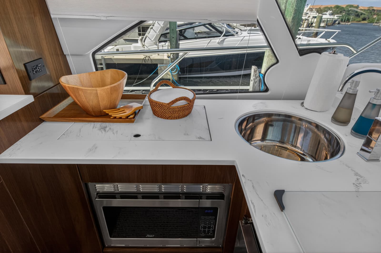 2023 Cruisers Yachts 50 CANTIUS - Photo 40