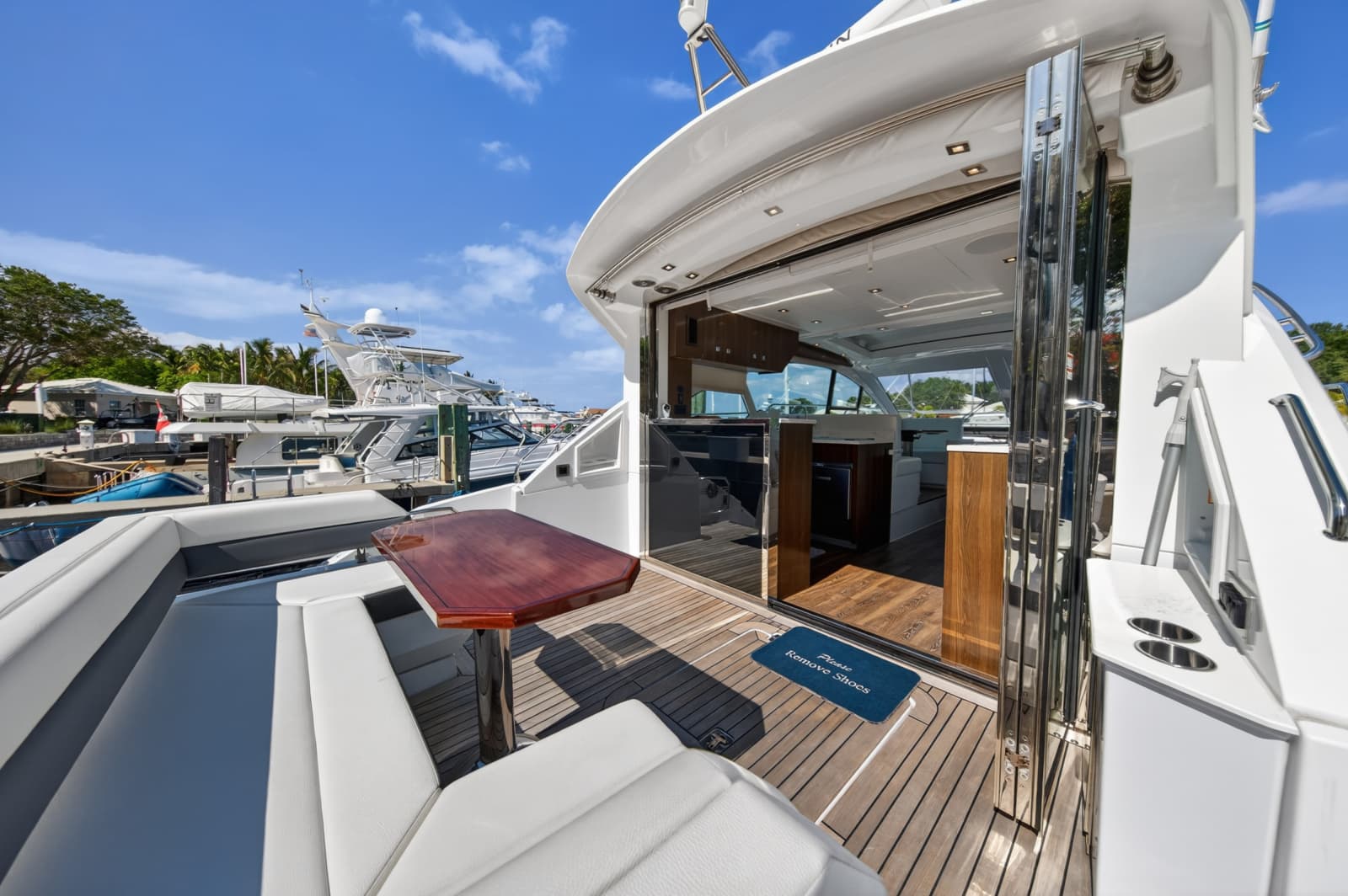 2023 Cruisers Yachts 50 CANTIUS - Photo 19