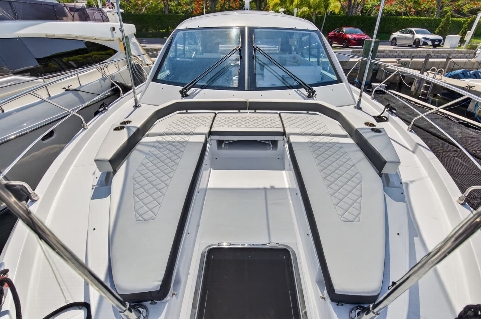 2023 Cruisers Yachts 50 CANTIUS - Photo 12