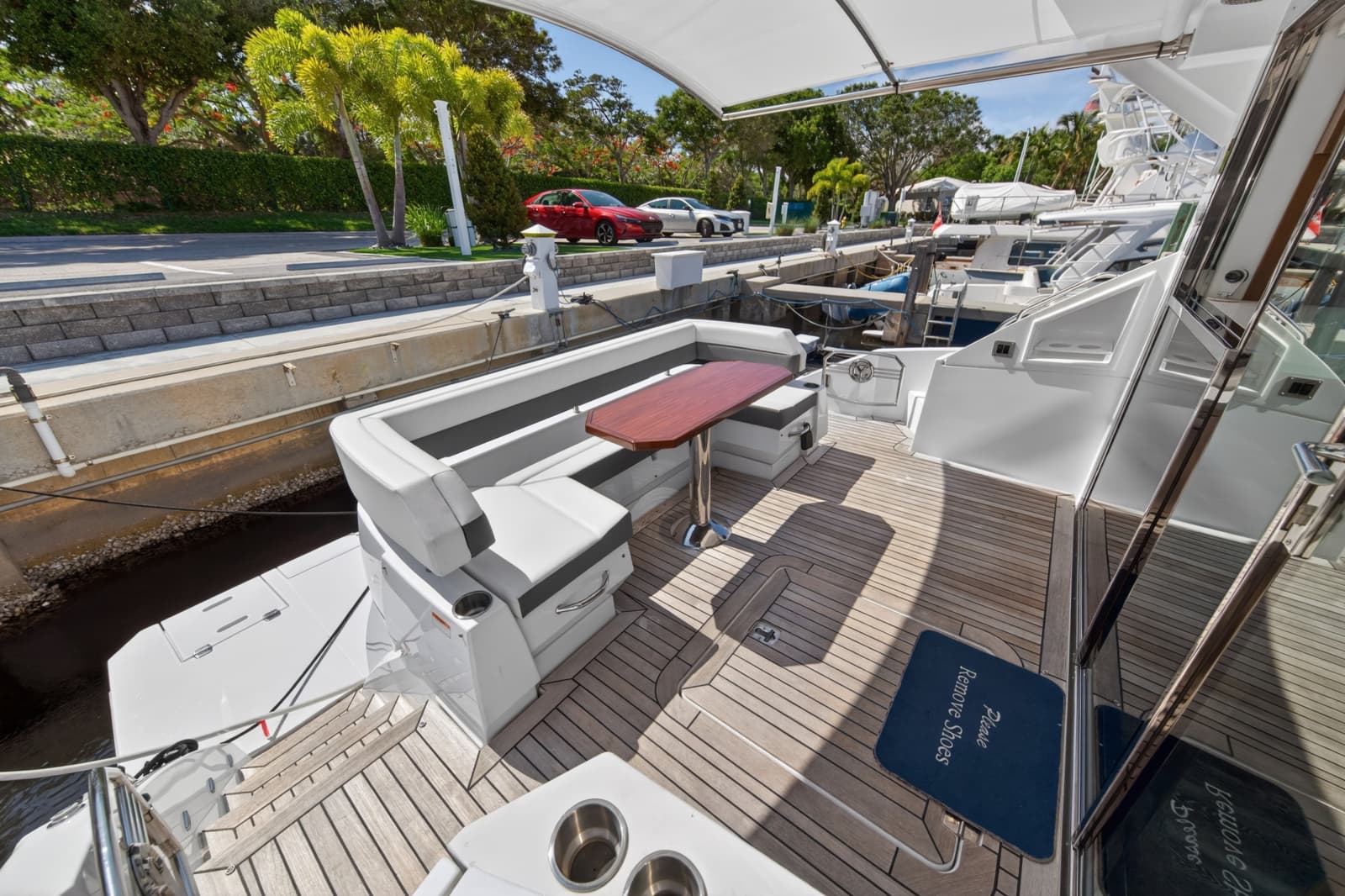 2023 Cruisers Yachts 50 CANTIUS - Photo 26