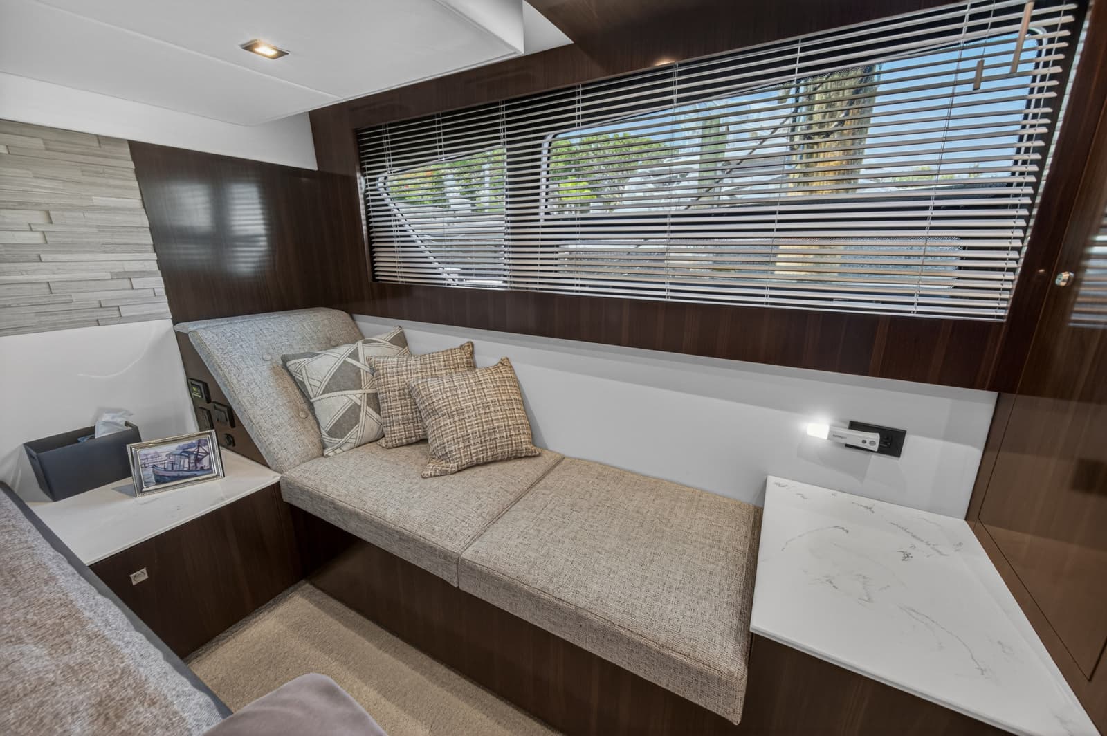 2023 Cruisers Yachts 50 CANTIUS - Photo 89