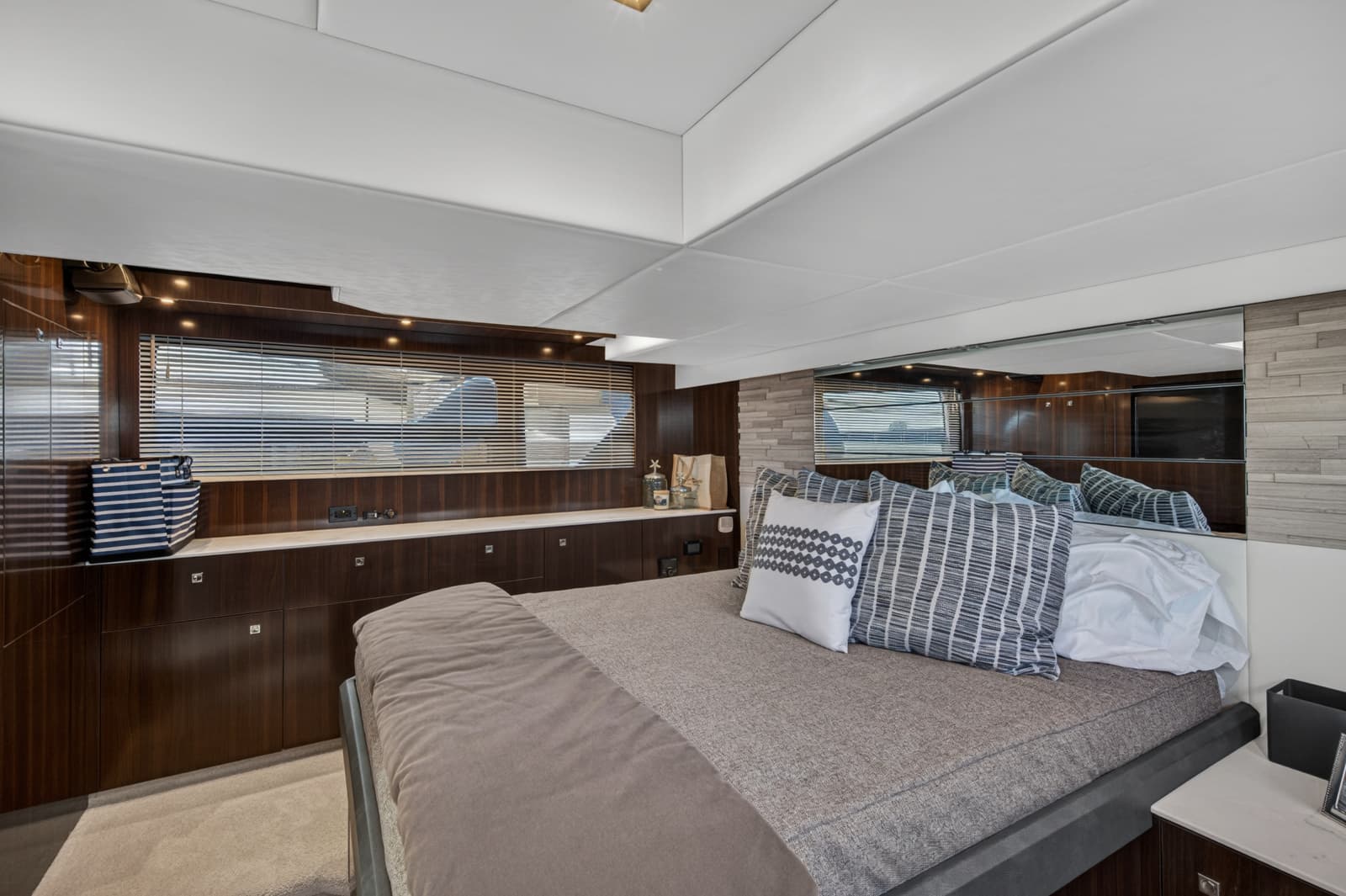 2023 Cruisers Yachts 50 CANTIUS - Photo 82