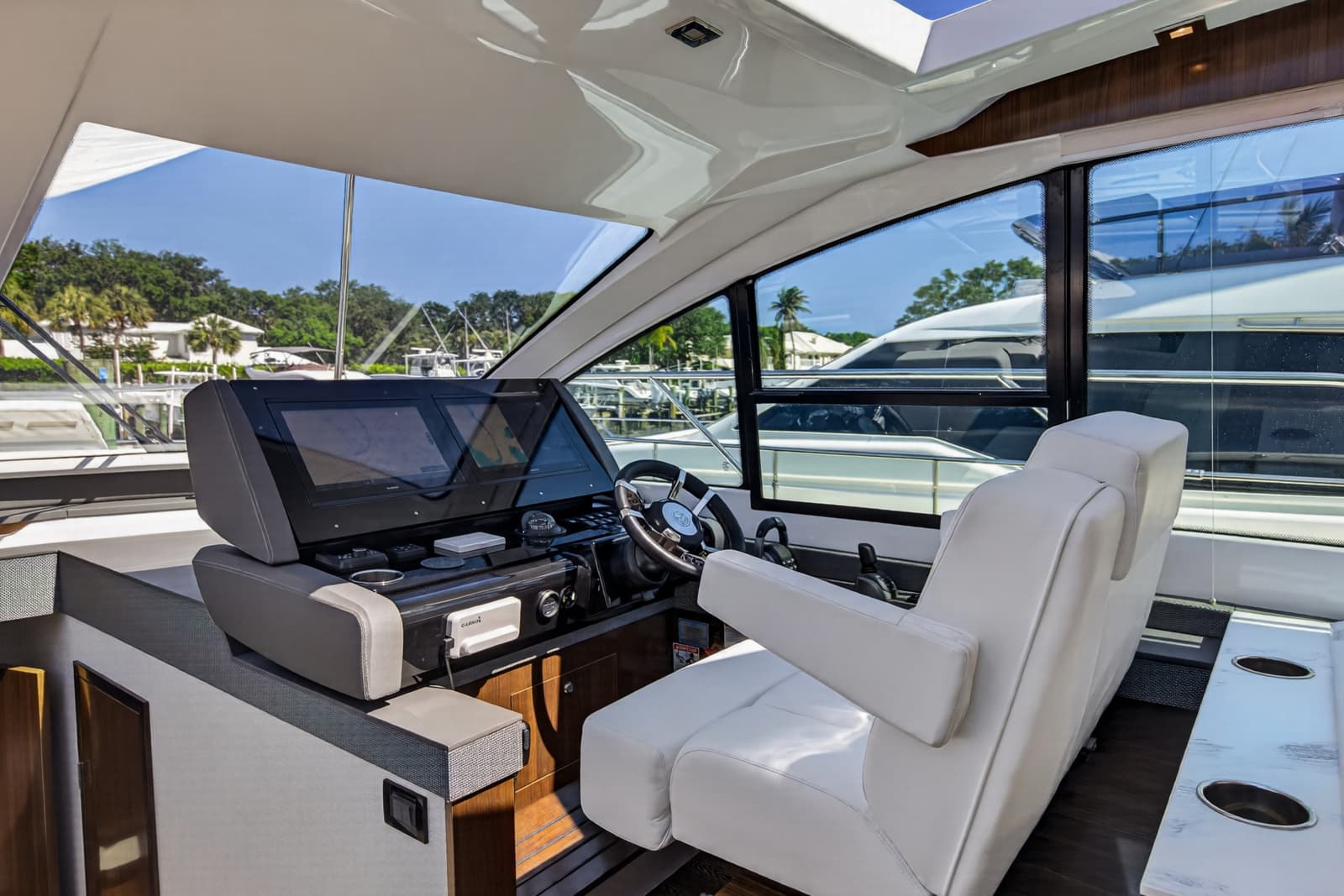 2023 Cruisers Yachts 50 CANTIUS - Photo 52