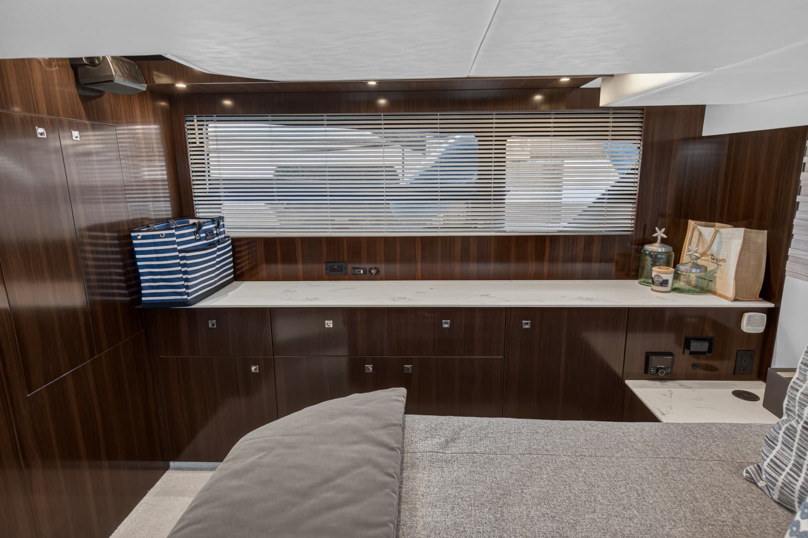 2023 Cruisers Yachts 50 CANTIUS - Photo 84