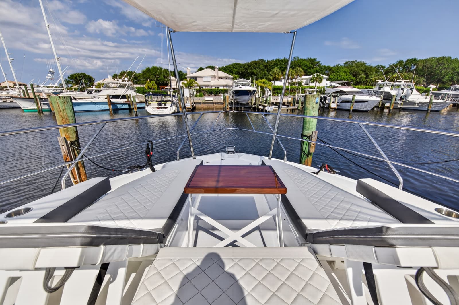 2023 Cruisers Yachts 50 CANTIUS - Photo 10