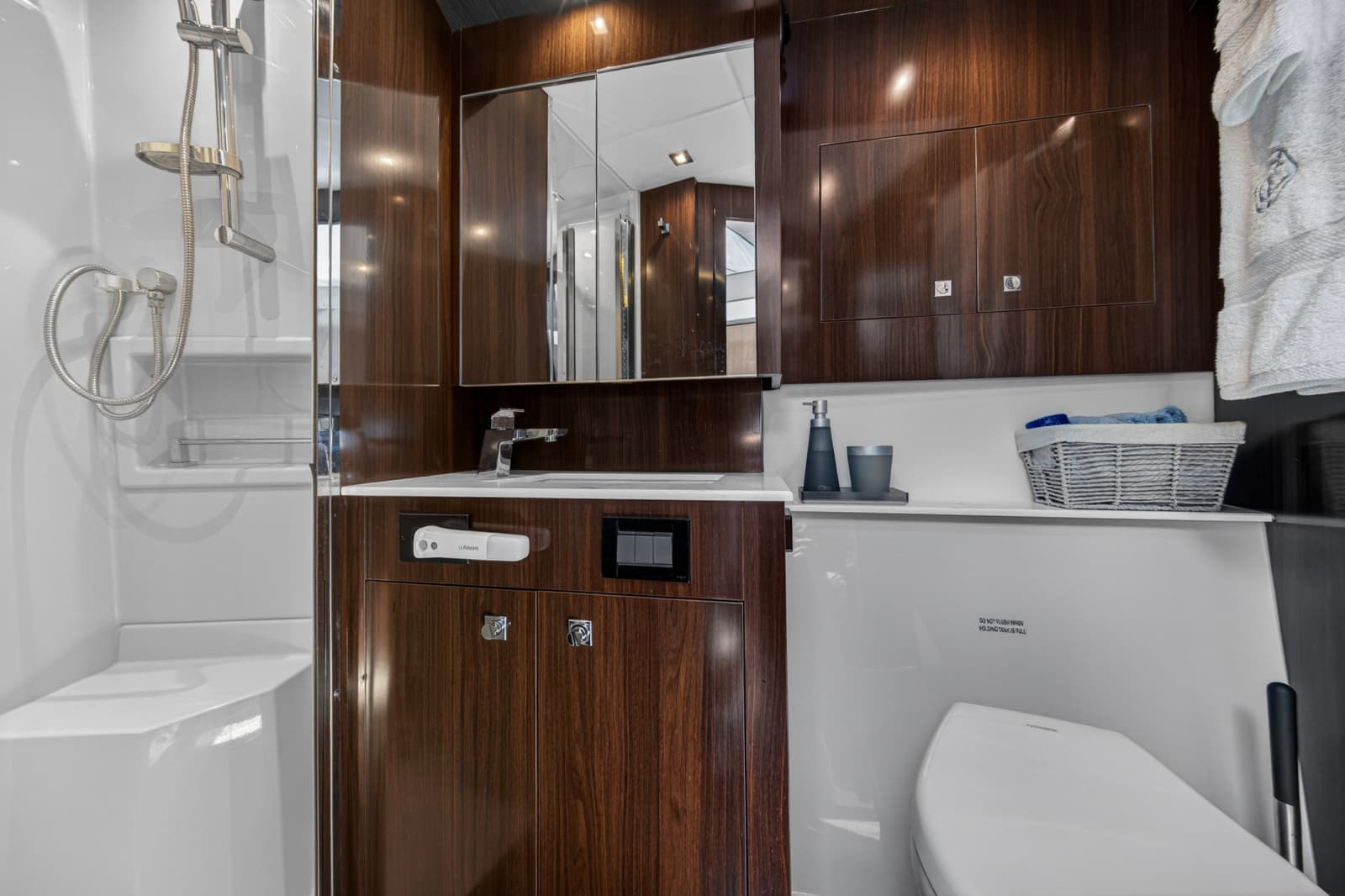 2023 Cruisers Yachts 50 CANTIUS - Photo 71