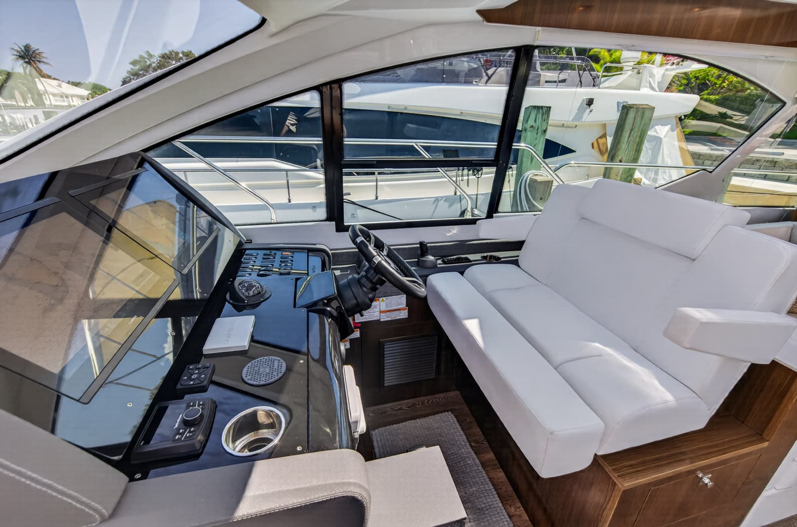2023 Cruisers Yachts 50 CANTIUS - Photo 51