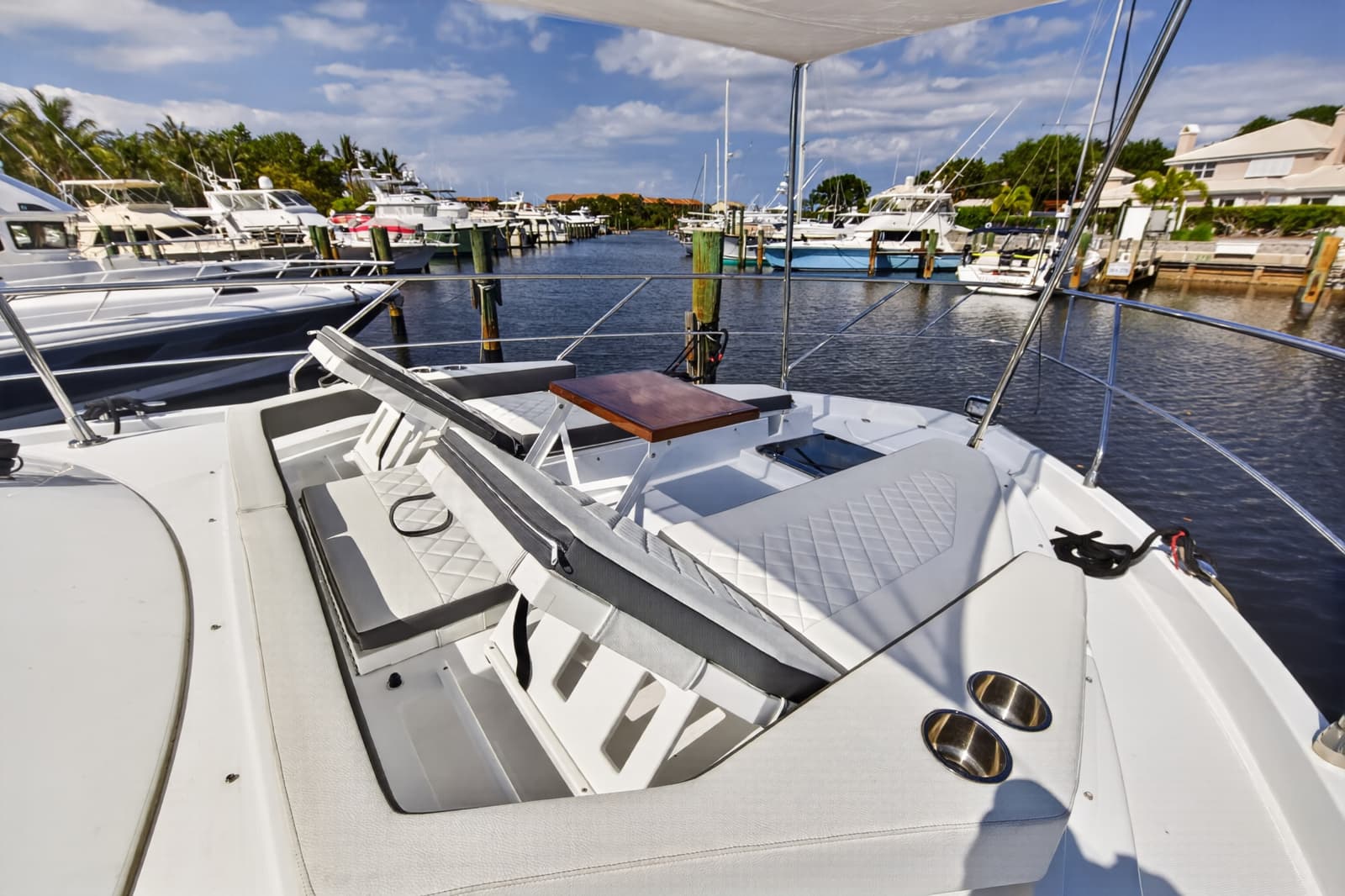 2023 Cruisers Yachts 50 CANTIUS - Photo 13