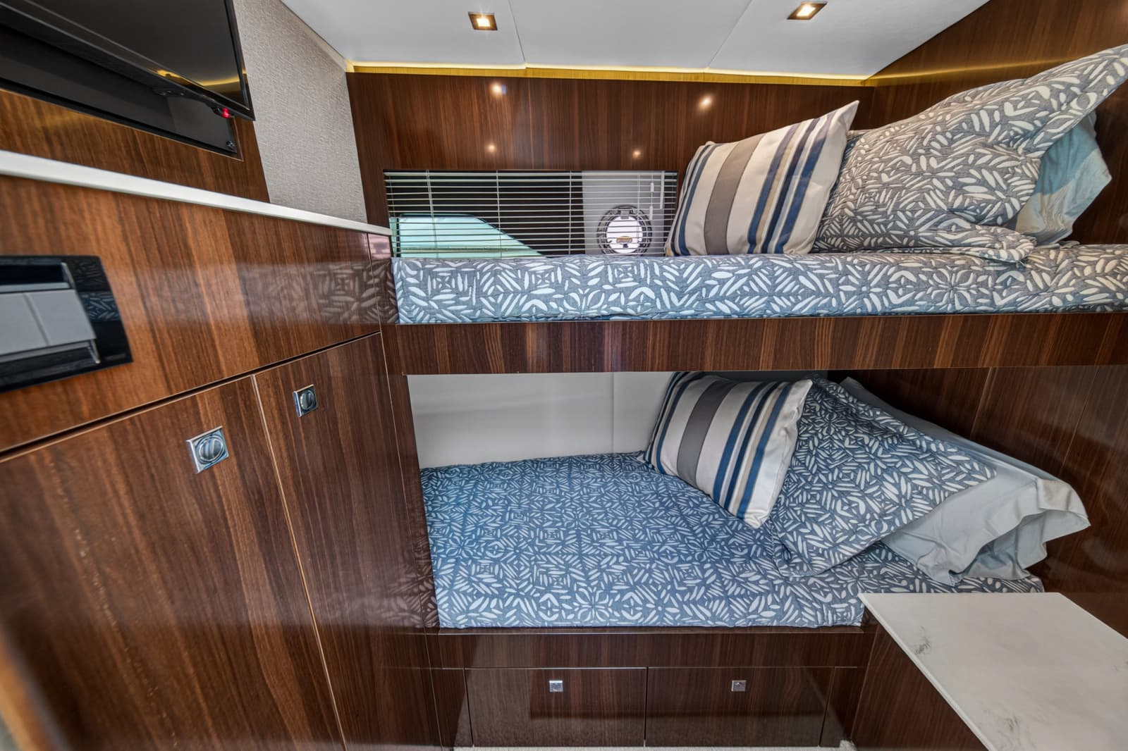 2023 Cruisers Yachts 50 CANTIUS - Photo 74