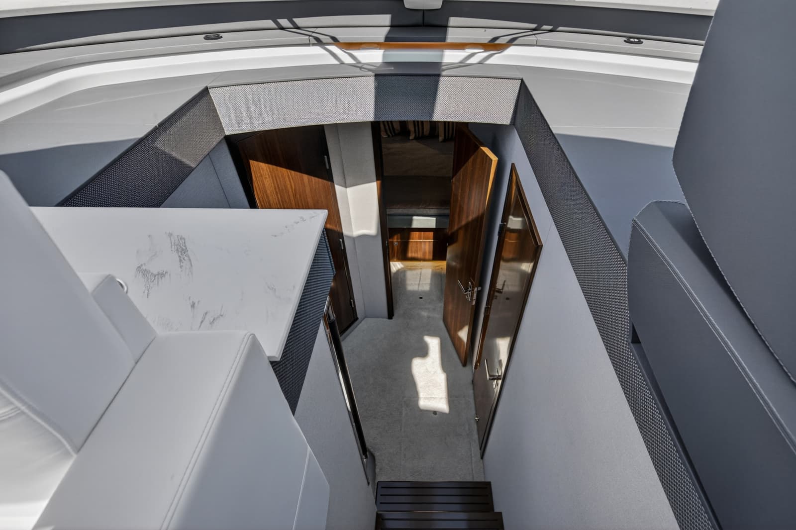2023 Cruisers Yachts 50 CANTIUS - Photo 59