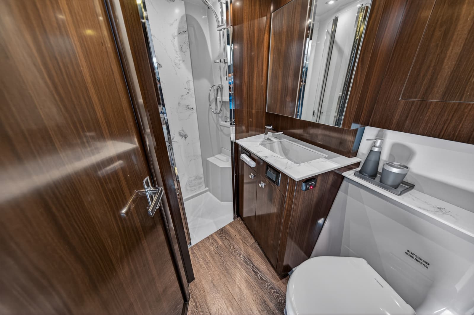 2023 Cruisers Yachts 50 CANTIUS - Photo 70