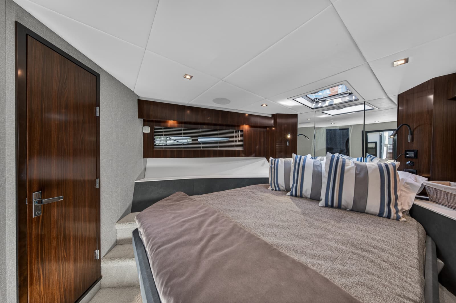 2023 Cruisers Yachts 50 CANTIUS - Photo 62
