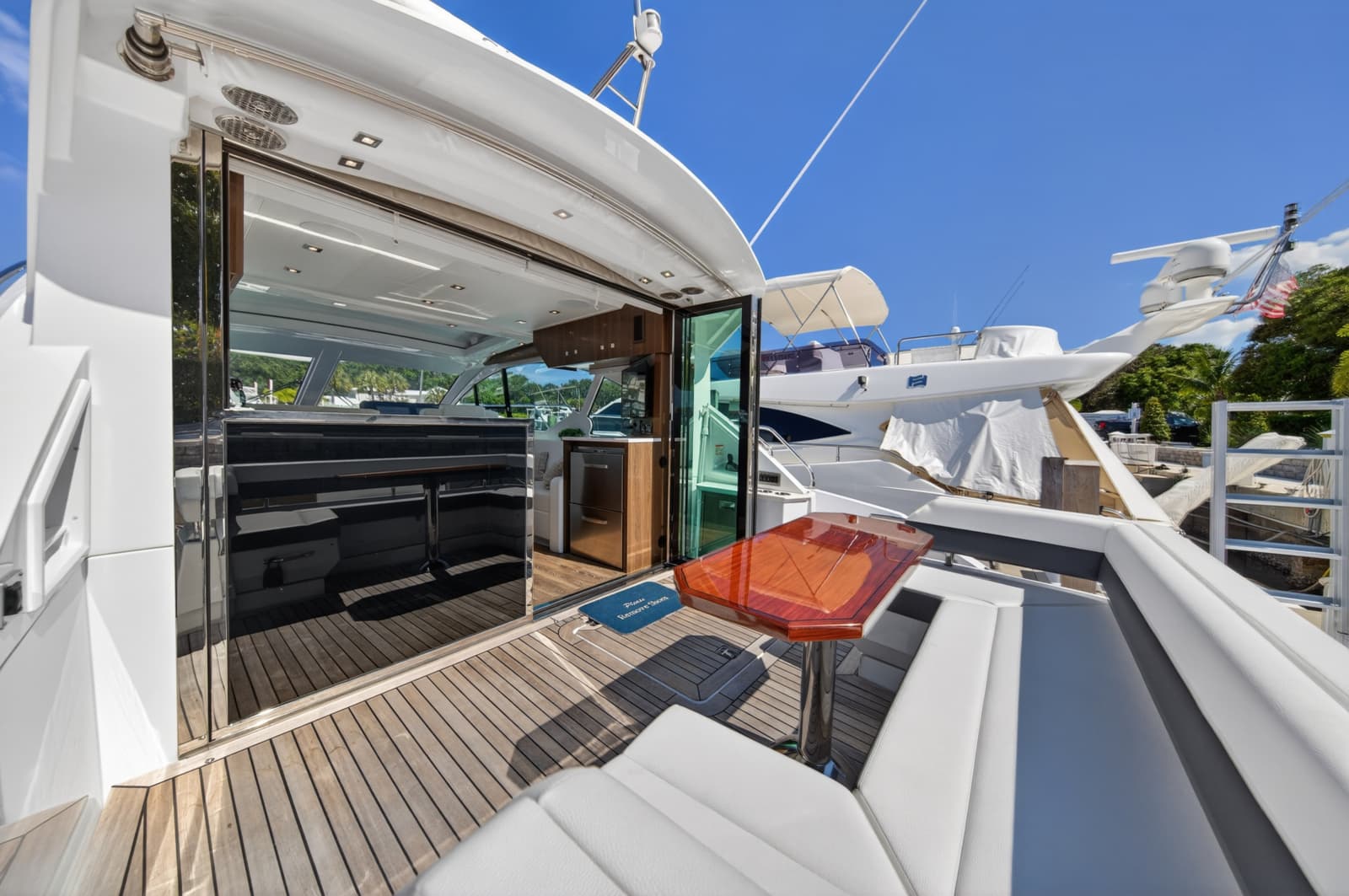 2023 Cruisers Yachts 50 CANTIUS - Photo 28