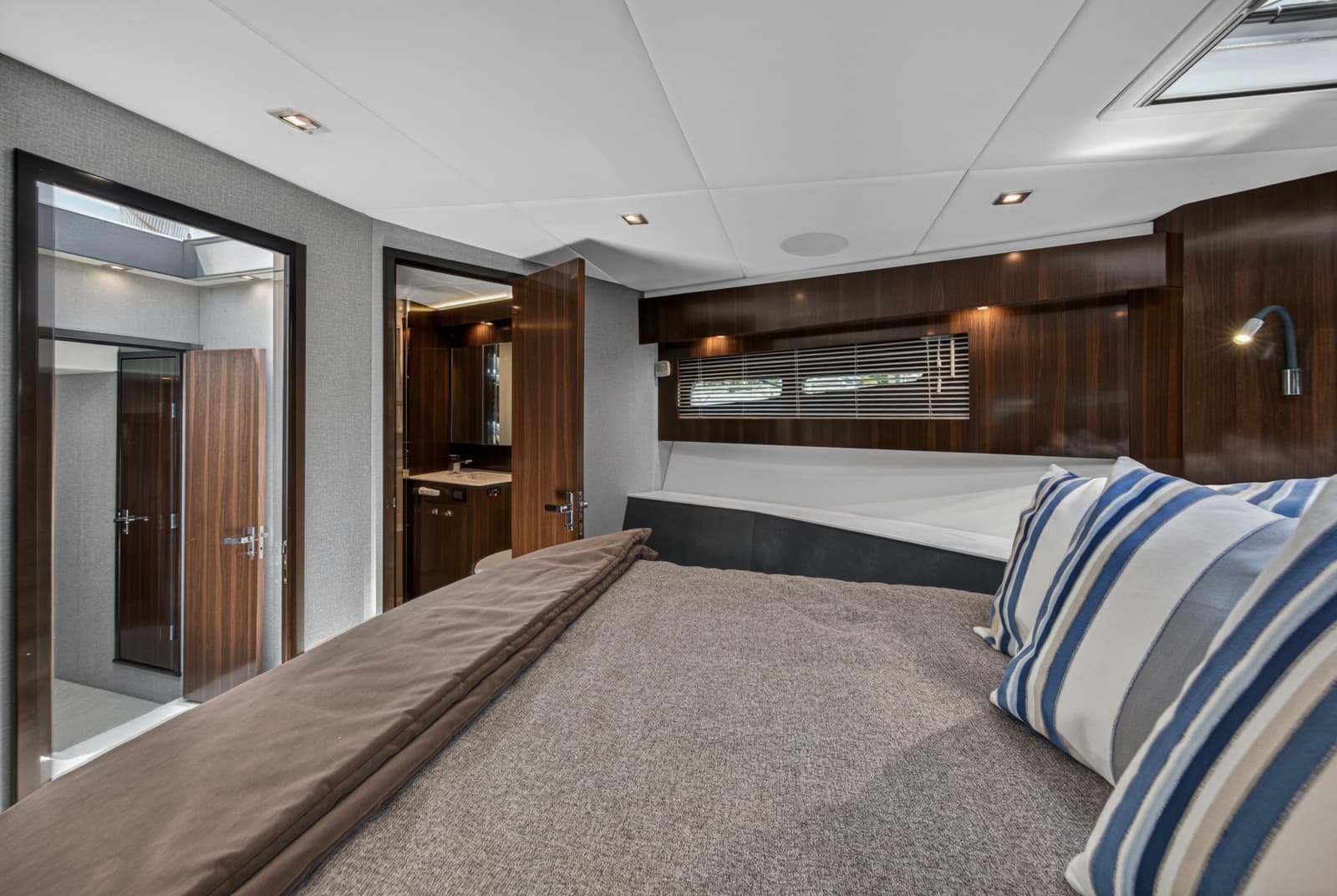 2023 Cruisers Yachts 50 CANTIUS - Photo 64