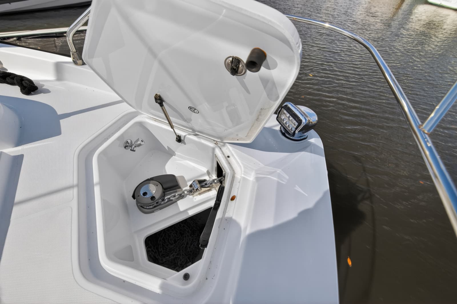2023 Cruisers Yachts 50 CANTIUS - Photo 15
