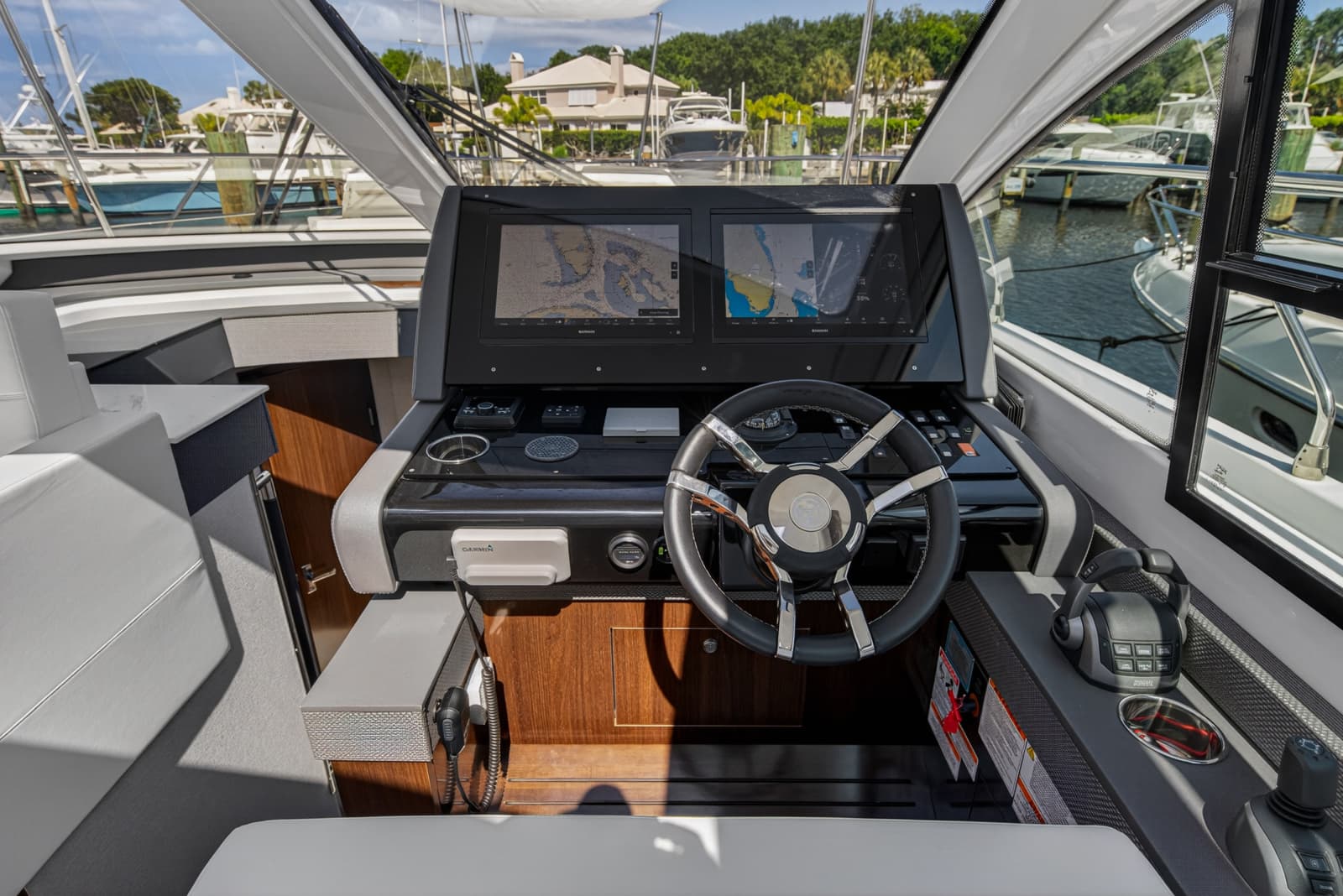 2023 Cruisers Yachts 50 CANTIUS - Photo 53