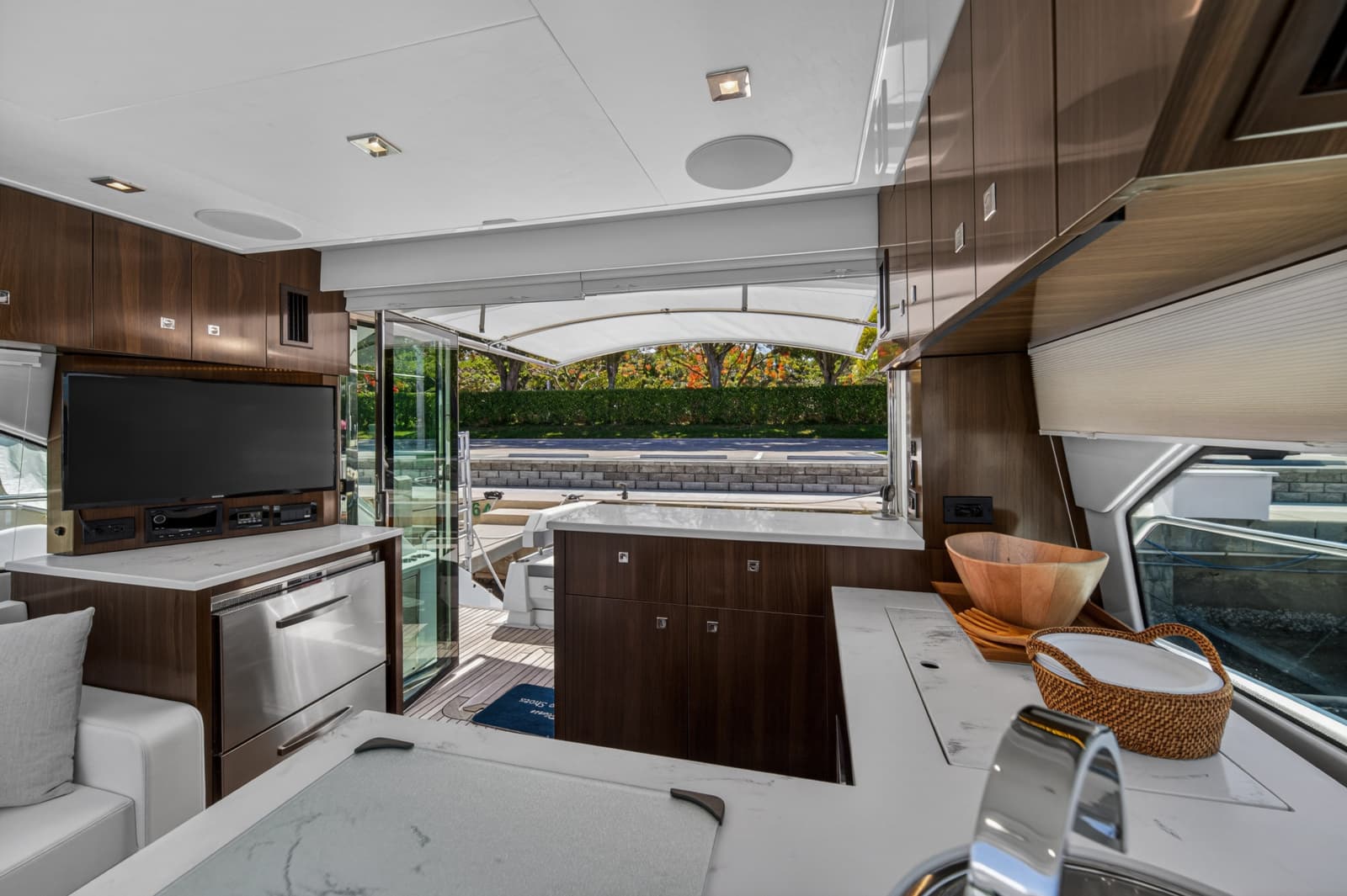 2023 Cruisers Yachts 50 CANTIUS - Photo 35