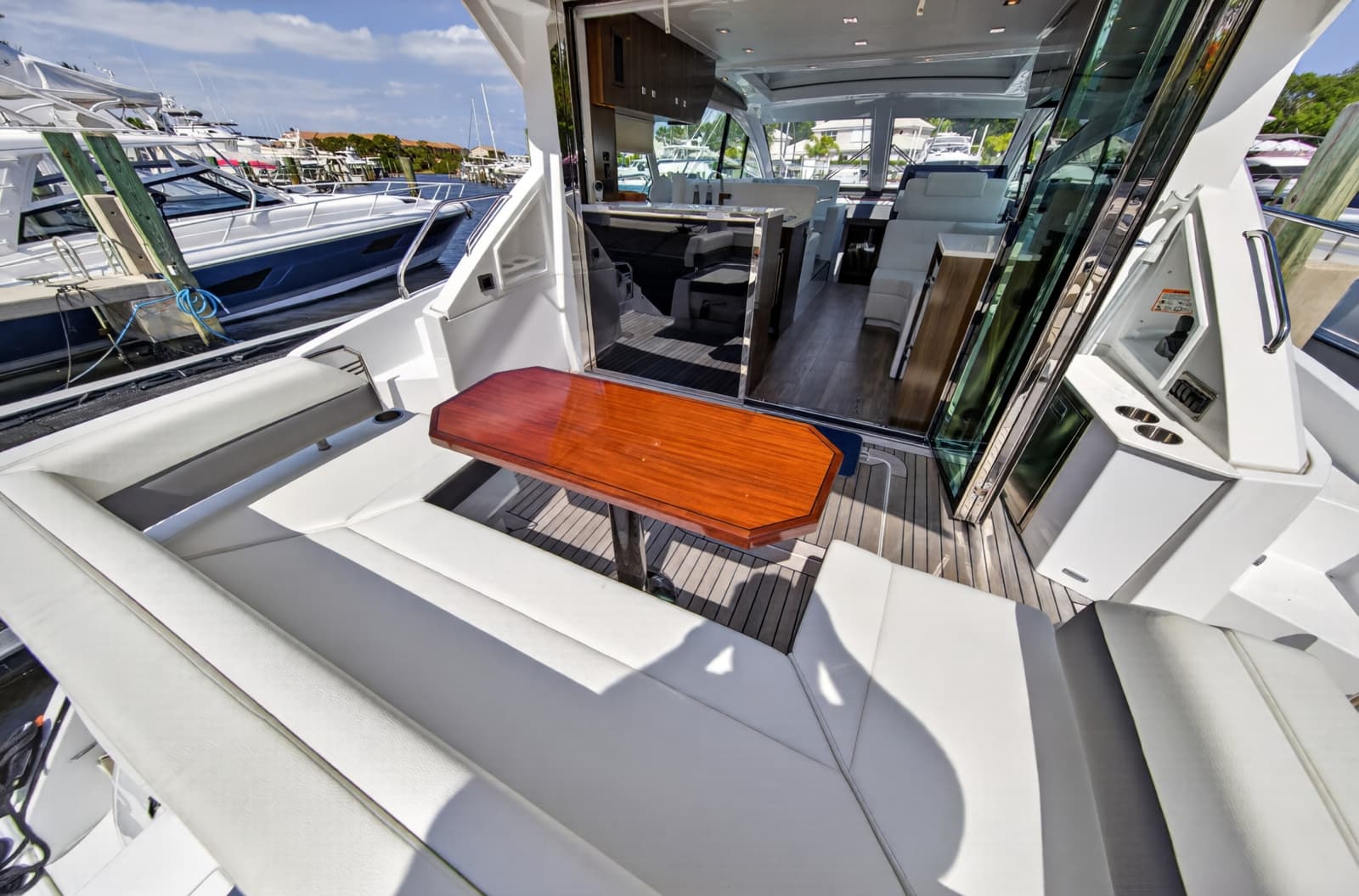 2023 Cruisers Yachts 50 CANTIUS - Photo 30