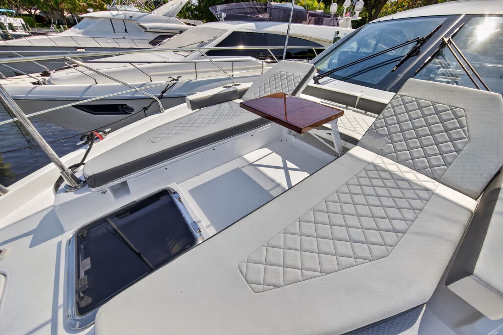 2023 Cruisers Yachts 50 CANTIUS - Photo 7