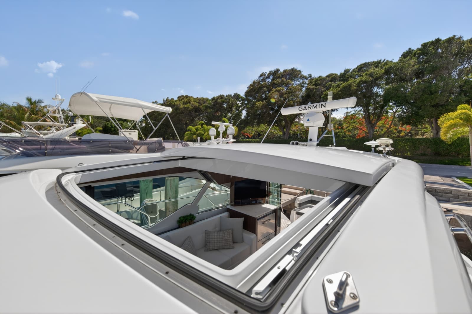 2023 Cruisers Yachts 50 CANTIUS - Photo 16