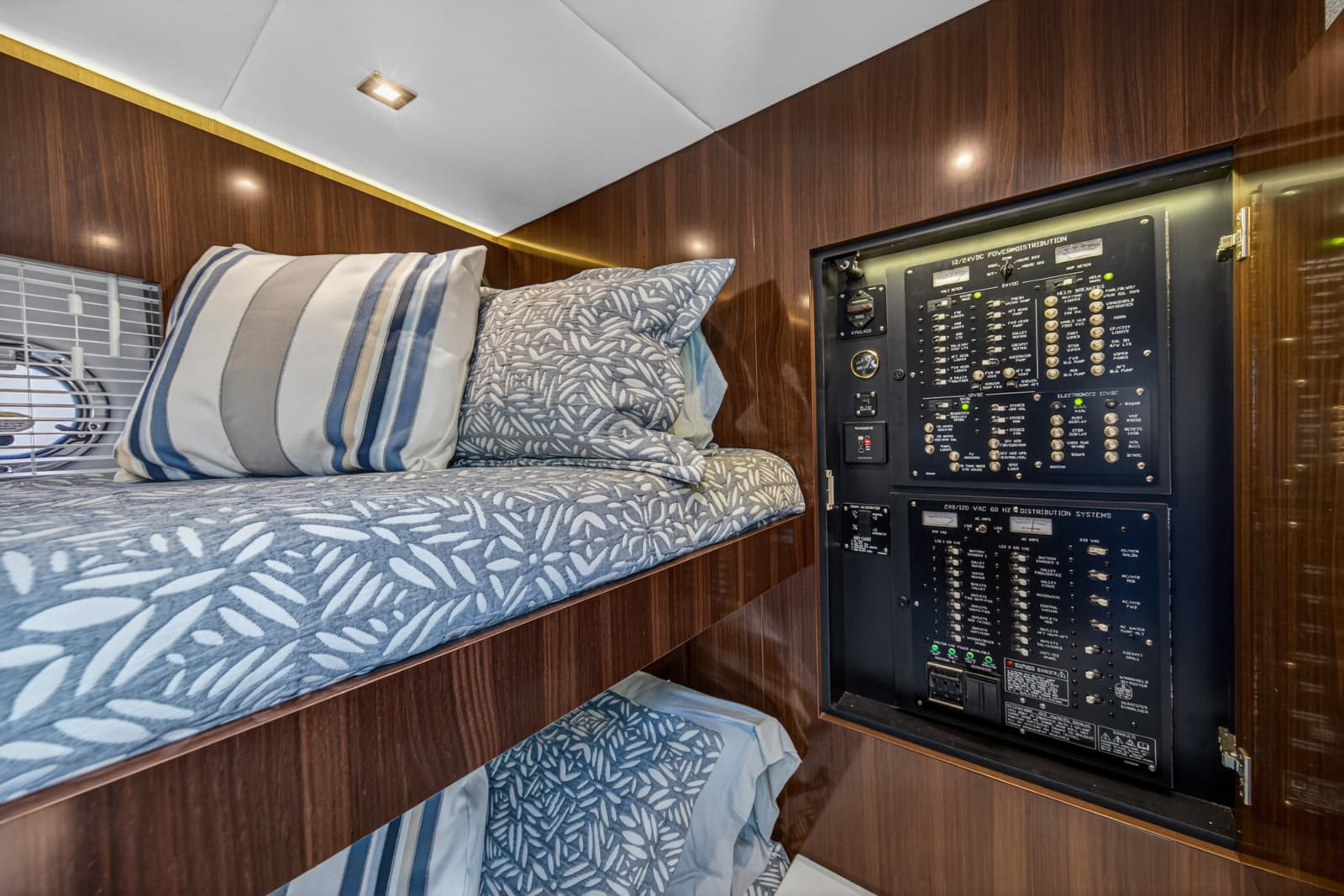 2023 Cruisers Yachts 50 CANTIUS - Photo 93